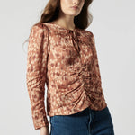 Blusa Munne de la marca P-2026-621 en color blanco, con diseño elegante y detalles en la parte superior.