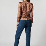 Blusa Munne de la marca P-2026-621, con diseño elegante y detalles en la tela, mostrada en la imagen.
