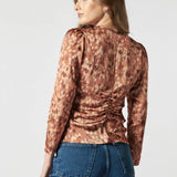 Blusa Munne de la marca P-2026-621 en color blanco con detalles de encaje y manga larga, vista frontal en fondo blanco.