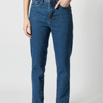Jeans slim azul de la marca D-2025-803, de corte ajustado, con bolsillos y detalles en la parte frontal.