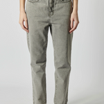 Jeans ajustados grises de la marca D-2025-803, con estilo slim y corte moderno, en una vista frontal.