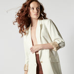 Falda Meliade de la marca P-2026-400, diseñada en tela ligera con corte ajustado y detalles elegantes.