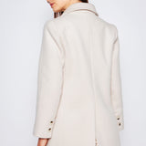 Chaqueta Amphora de la marca I-2024-932, viste con estilo y protección, con detalles en tela y diseño moderno, vista frontal.