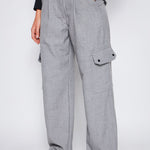 Pantalón Andy Grey de la marca I-2024-830, pantalones de color gris con diseño moderno y ajuste cómodo.