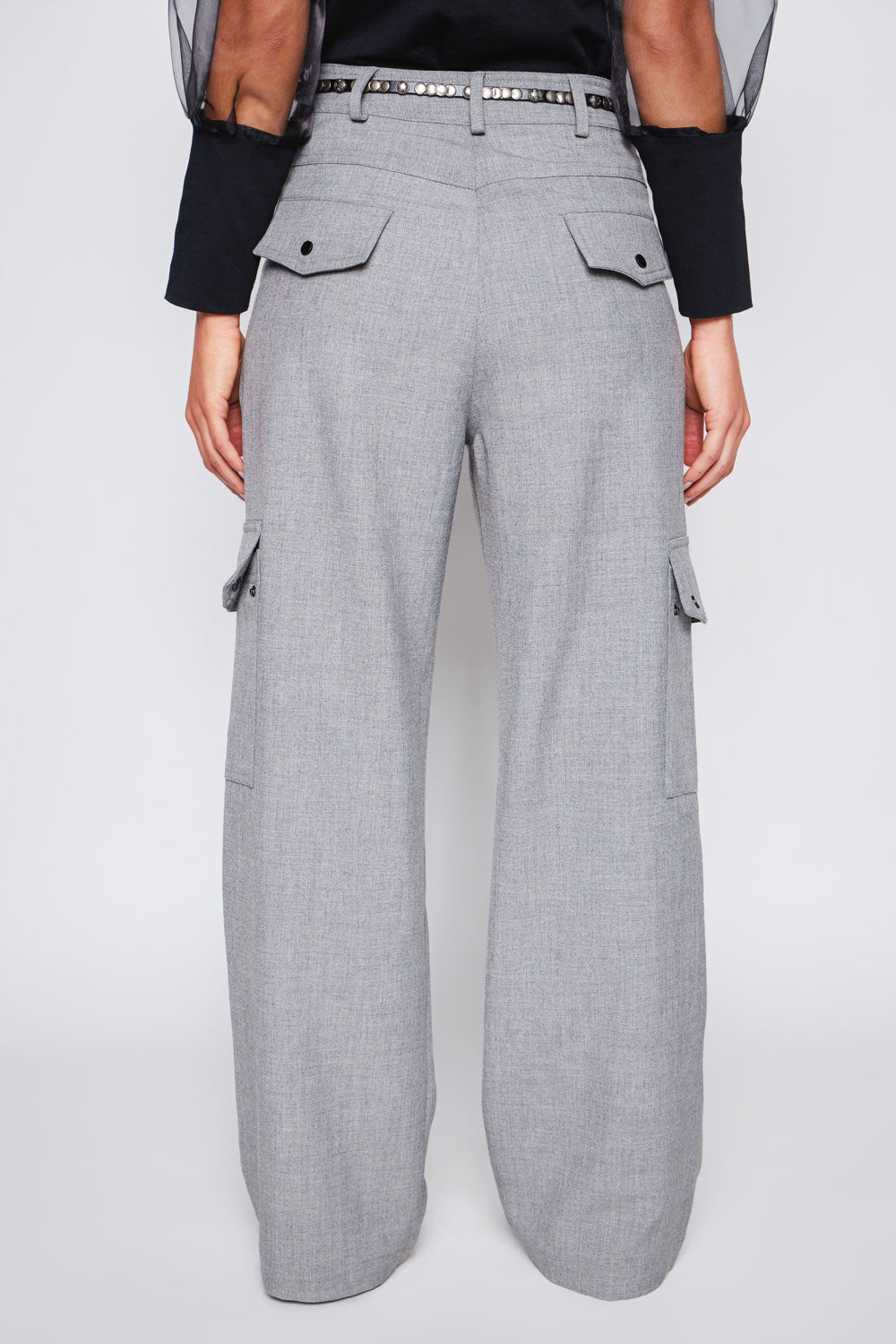Pantalón Andy Grey de la marca I-2024-830, pantalones de corte clásico en color gris, vista frontal del producto.