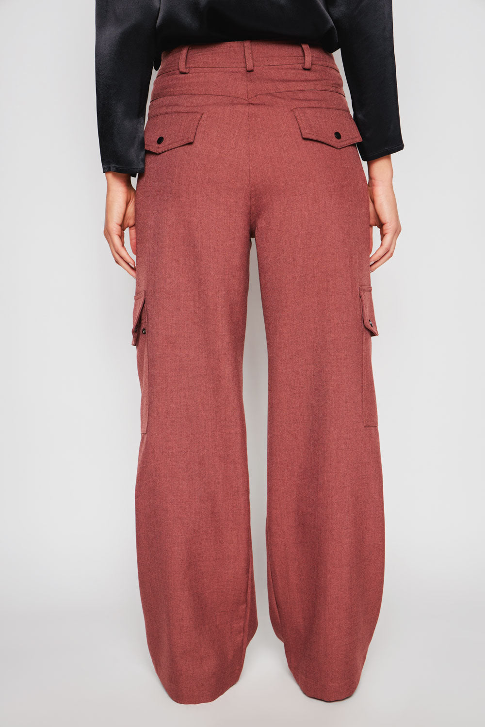 Pantalón Andy Café de la marca I-2024-830, pantalones casuales con diseño moderno y color café, visible en la imagen.