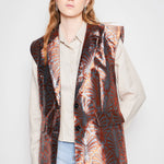 Chaqueta blazer Sialia de la marca O-2024-904, en color gris con cuello y mangas largas, vista frontal sobre fondo neutro.