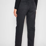 Jeans dad fit de marca D-2024-800, estilo casual, en color azul, con cinturilla y bolsillos visibles.