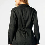 Blazer Sauco de la marca P-2026-908, chaqueta elegante con corte ajustado y detalles modernos en color neutro.