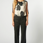 Pantalón Sauco de la marca P-2026-807, pantalones de estilo casual en color oscuro, con diseño moderno y cómodo.