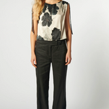 Pantalón Sauco de la marca P-2026-807, pantalones de estilo casual en color oscuro, con diseño moderno y cómodo.