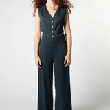 Pantalón Cora azul oscuro de la marca P-2026-810, pantalones modernos y cómodos, vista frontal sobre fondo neutro.