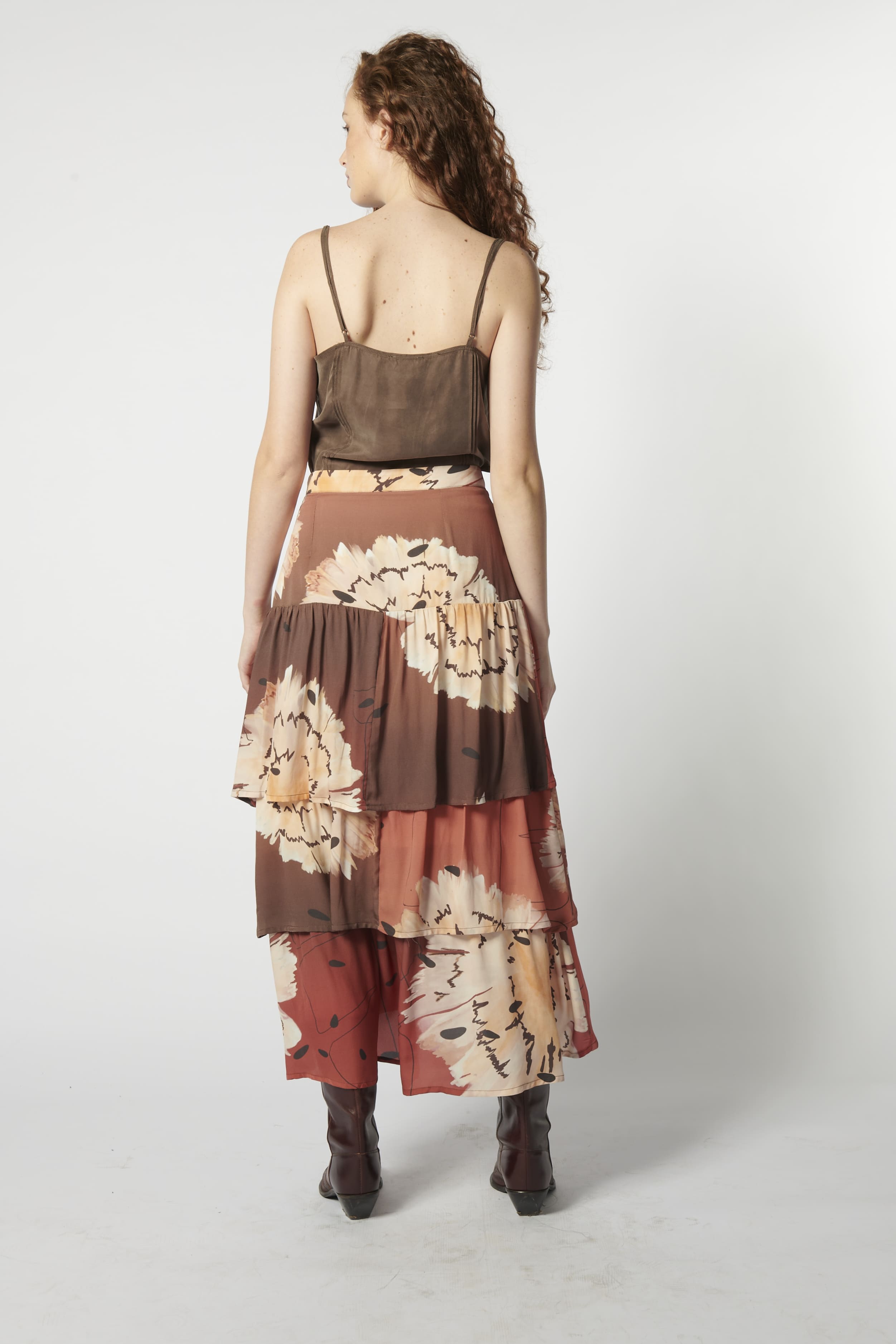 Falda Eslan Terracota de la marca FV-2026-406, con diseño elegante y estilo casual, mostrada en la imagen.