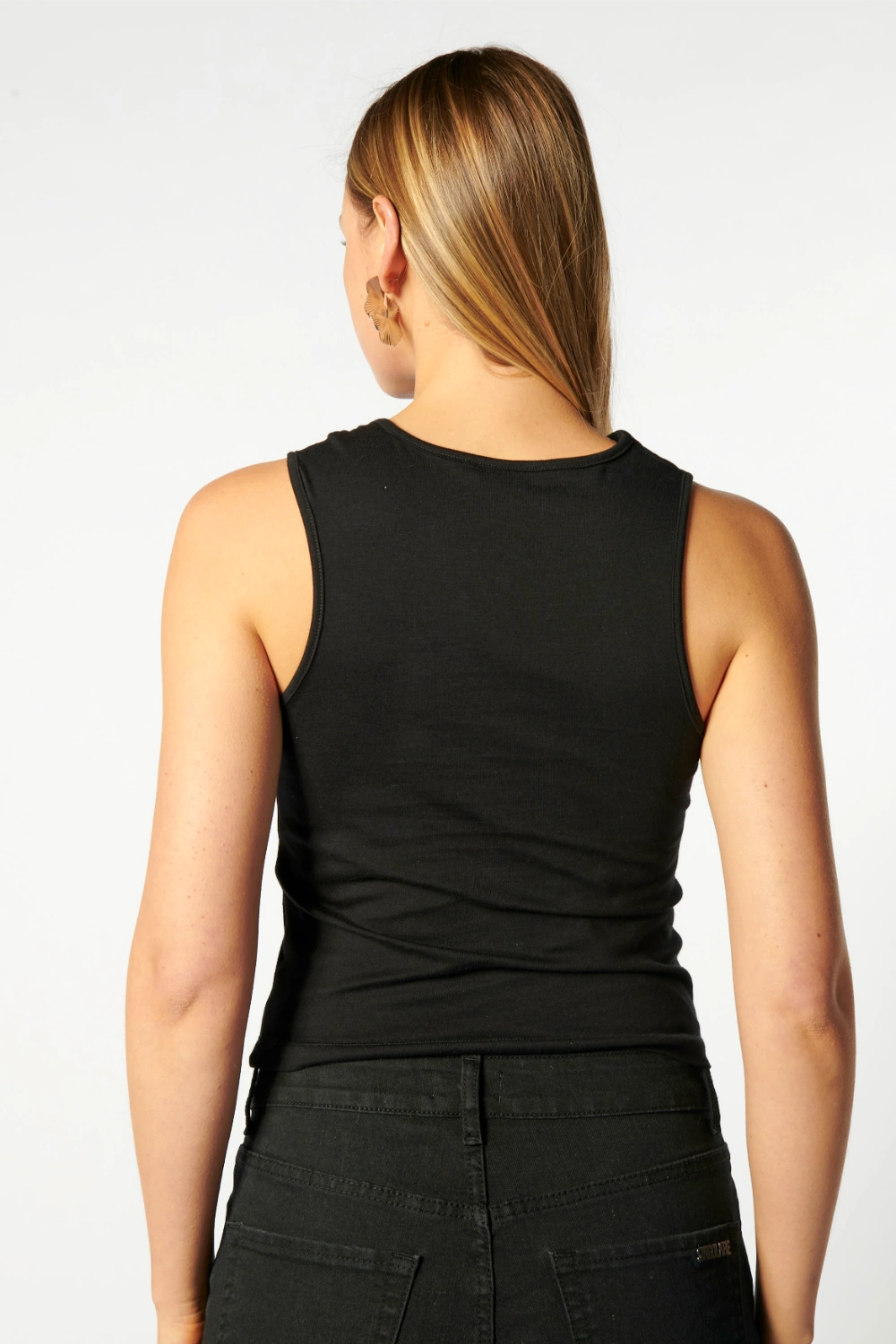 Polera Mirna de la marca P-2026-500, camiseta de color sólido con diseño sencillo, vista frontal sobre fondo neutro.