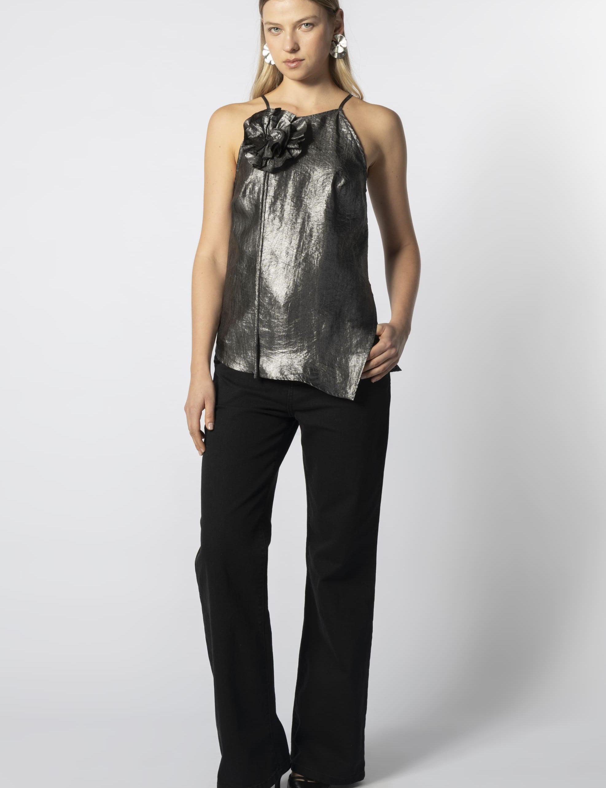 Blusa Manila negra de la marca FV-2026-608, blusas y poleras con diseño elegante y cómodo para mujer.