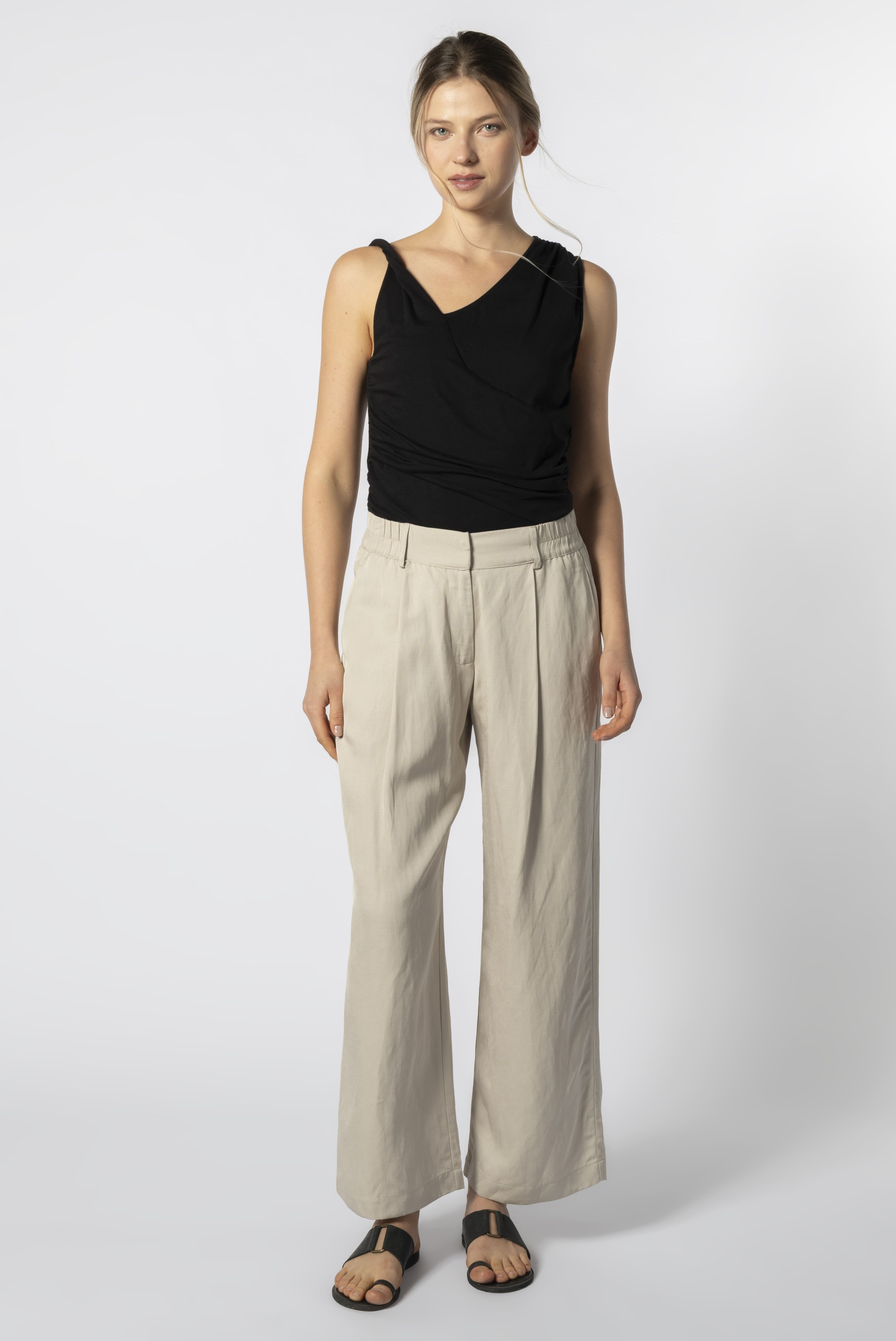 Polera negra Pearl Black de la marca P-2026-501, blusa de manga larga con estilo elegante y moderno.
