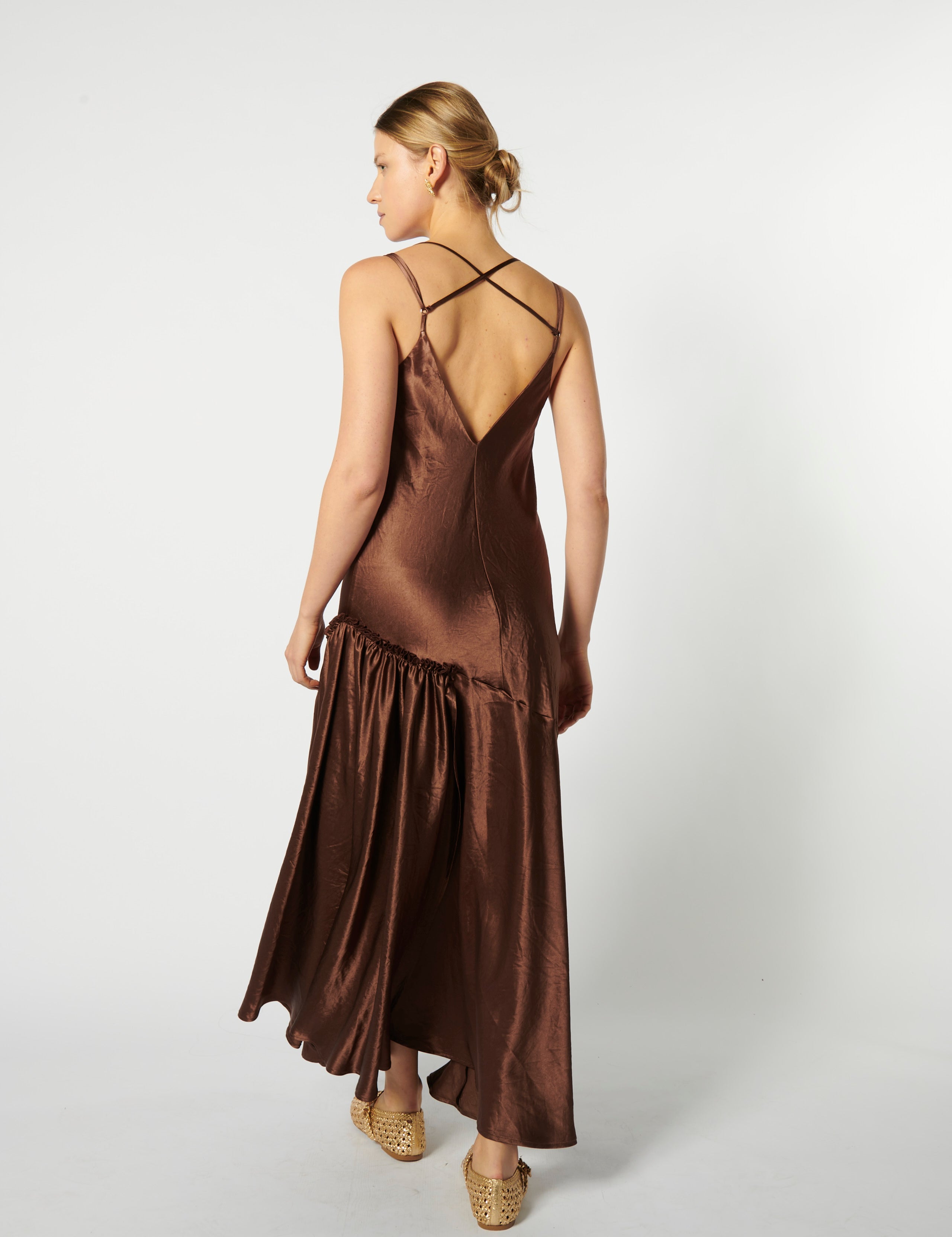 Vestido Comci Chocolate de la marca FV-2026-703, vestido elegante en color chocolate con detalles en la imagen.