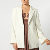Blazer Jacinta blanco de la marca P-2026-909, chaqueta elegante de abrigo con corte clásico para mujer.