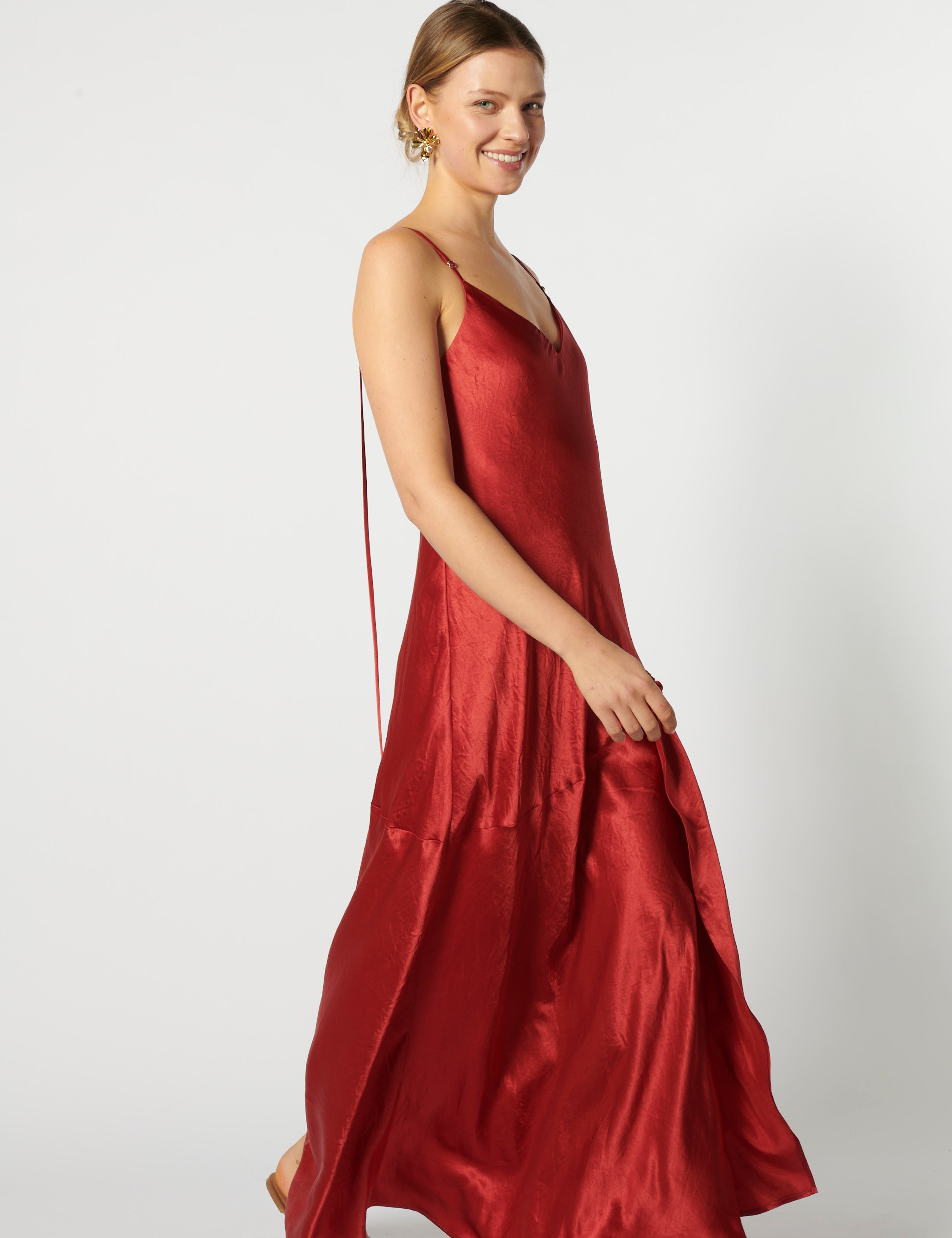 Vestido rojo Comci FV-2026-703 de la categoría vestidos y enteritos, con diseño elegante y moderno.