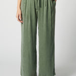 Pantalón Florence de la marca P-2026-808, pantalones de tela en color neutro, con diseño elegante y ajuste cómodo.