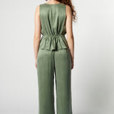Pantalón Florence de la marca P-2026-808, pantalones de tela en color neutro con corte clásico y puños en los tobillos.