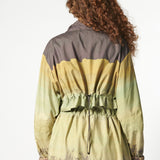 Vestido trench Amiens de la marca V-2026-901, estilo elegante y moderno, con detalles en el diseño.