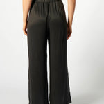 Pantalón Florence de la marca P-2026-808, pantalones de corte recto en color gris con bolsillos delanteros.