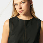 Polera Top Anis de la marca EV-2026-601, diseño moderno en color verde anis con detalles en la parte frontal.