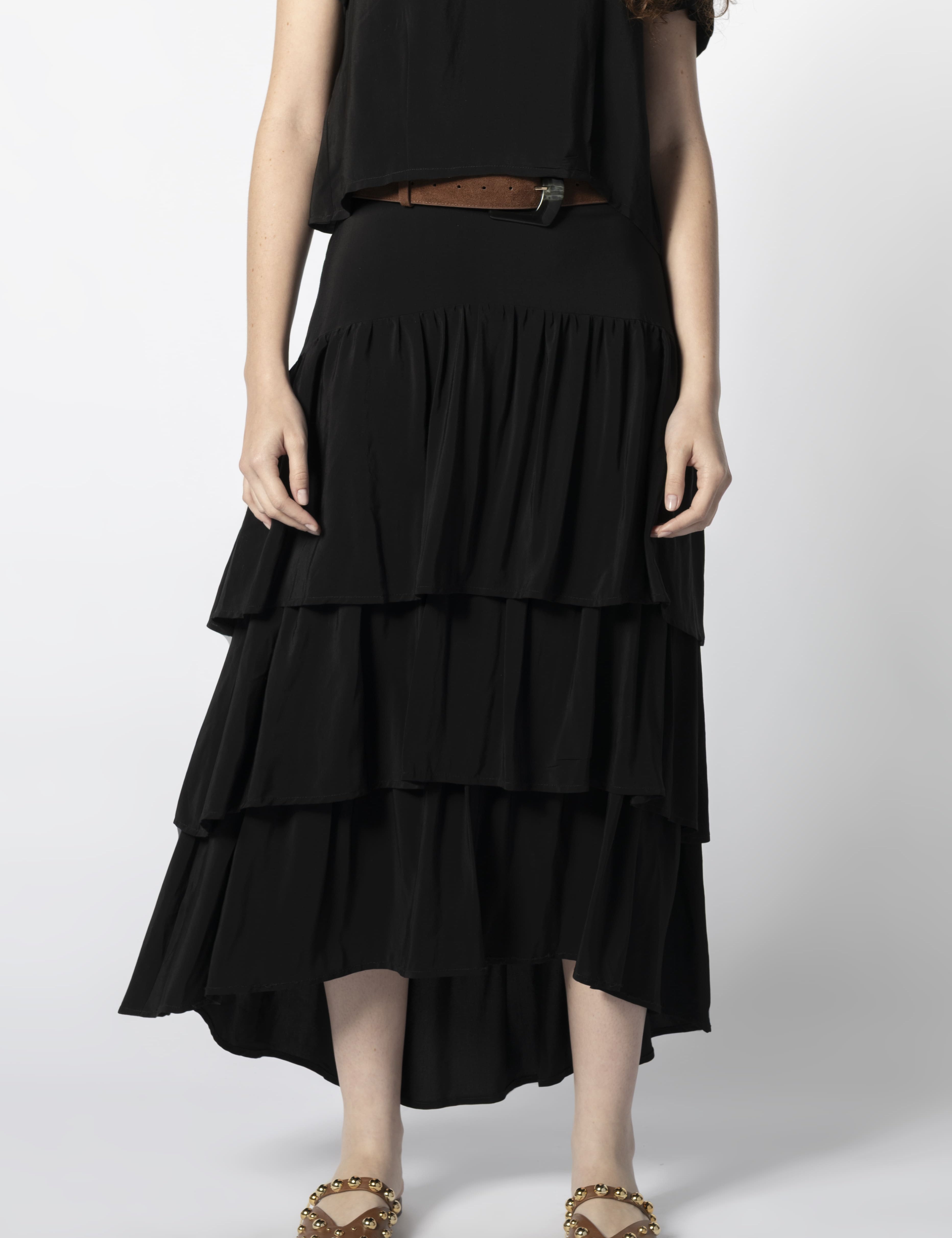 Falda Vitalia de la marca P-2026-404, diseño singular con estilo elegante y moderno, vista en la imagen.