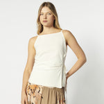Blusa Kish Crudo de la marca FV-2026-604, con diseño elegante y detalles finos, en color crudo.
