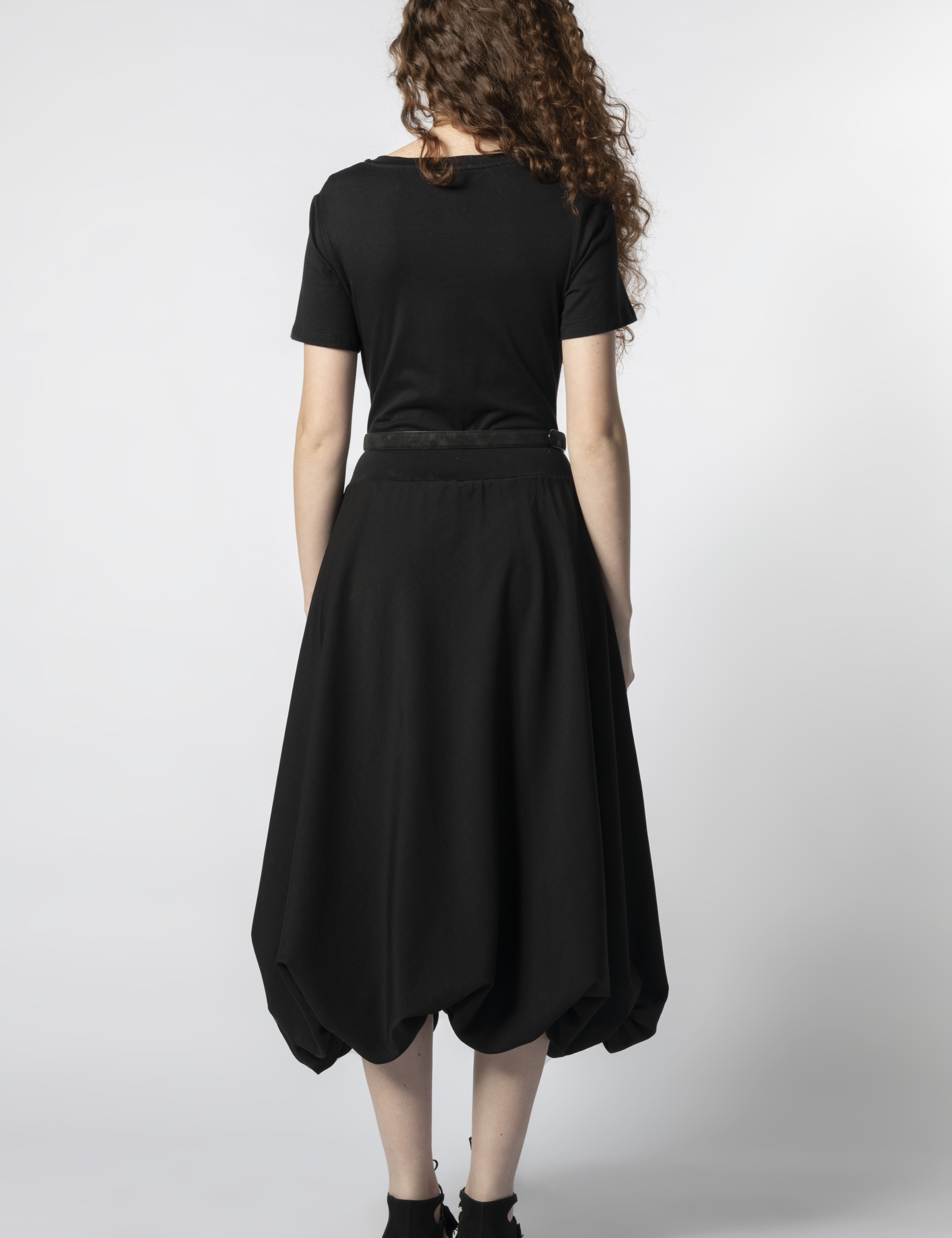 Vestido Myrthe de la colección de vestidos y enteritos, con detalles elegantes y estilo moderno, en la imagen.