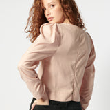 Blusa rosa Rosy Rose de la marca P-2026-601, estilo elegante con detalles delicados, mostrada en la imagen.