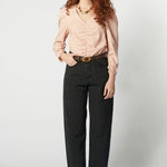 Blusa Rosy Rose de la marca P-2026-601, blusa de manga larga en color rosa con detalles elegantes y suaves.