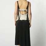 Blusa Top Trevor de la marca FV-2026-611 en color oscuro, presentada en una imagen con fondo neutro y detalles de la prenda visible.