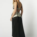 Top Trevor de la marca FV-2026-611, vista frontal del top femenino en color neutro con detalles de diseño en la parte superior