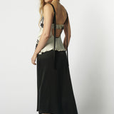 Top Trevor de la marca FV-2026-611, vista frontal del top femenino en color neutro con detalles de diseño en la parte superior