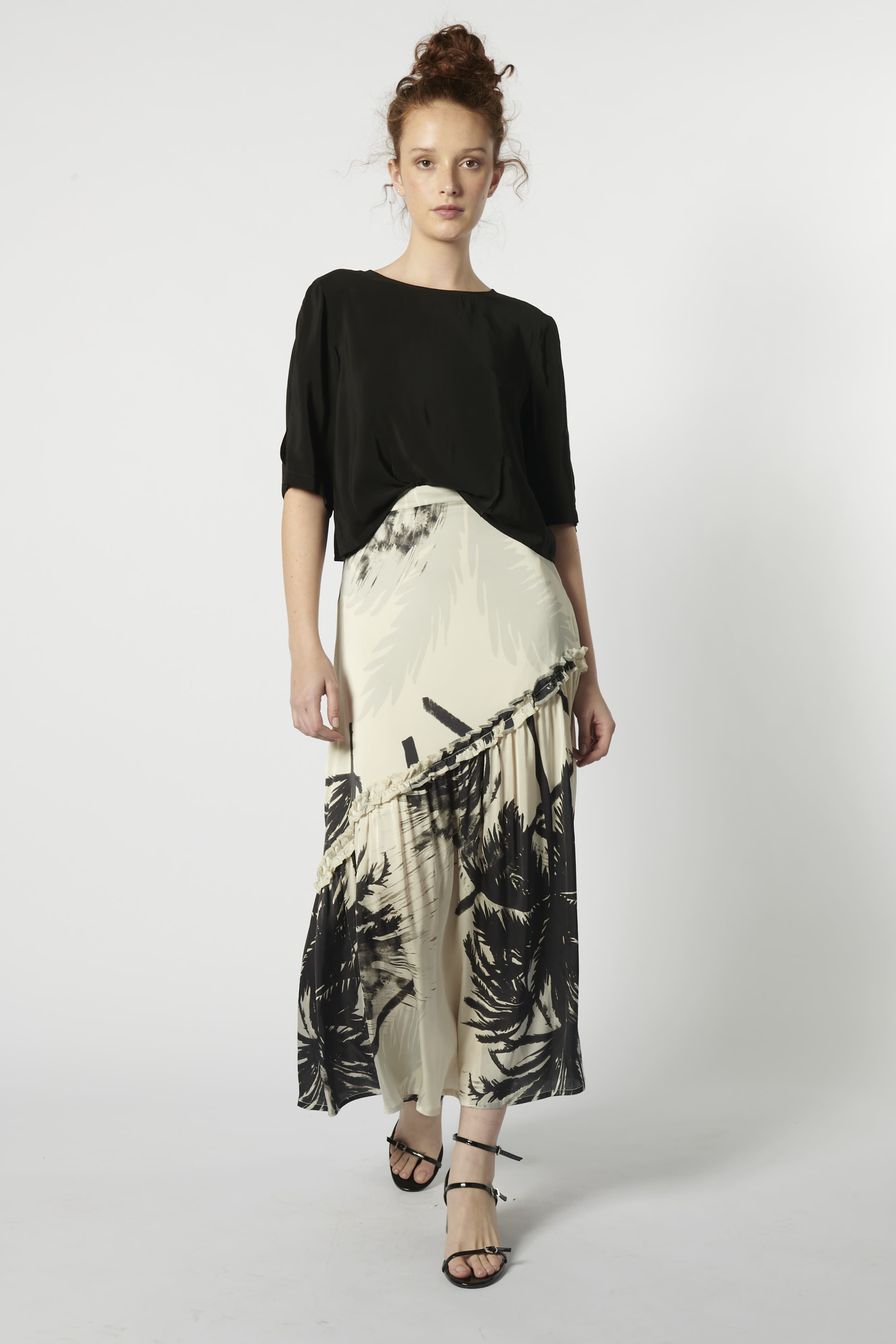 Blusa Tou Nemi de la marca EV-2026-602 en color singular, con diseño elegante y detalles modernos.