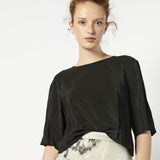 Blusa Tou Nemi de la marca EV-2026-602 en color blanco, con diseño elegante y detalles delicados, vista frontal.