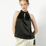 Blusa Leonore de la marca FV-2026-600 en color blanco, con diseño elegante y mangas largas, vista frontal en la imagen.