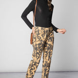 Pantalón Tamia de la marca O-2025-802, pantalones de tela en color negro con diseño elegante y cómodo.
