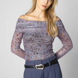 Polera Druisa de la marca O-2025-506, blusa casual de manga larga en color neutro, vista frontal sobre fondo blanco.