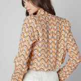 Blusa Maine de la marca O-2025-600, con diseño elegante y tejido suave, visible en la imagen.