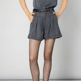 Pantalones cortos O-2025-100 Short Pomme en tela ligera, color beige, con cinturilla elástica y bolsillos frontales.