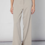 Pantalones Desire de la marca O-2025-801, pantalón de corte ajustado en color negro con detalles modernos y estilo casual.