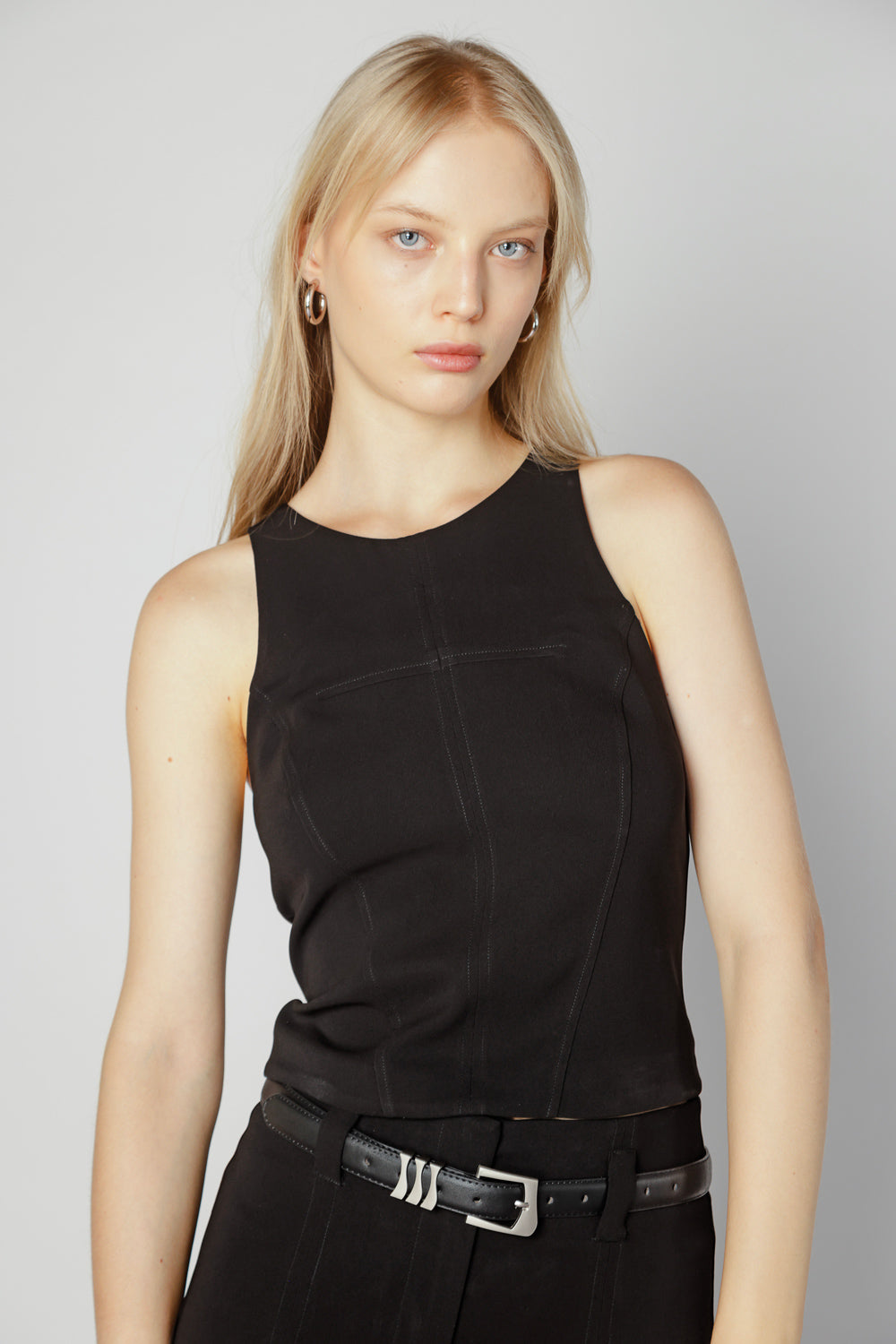 Blusa Desire de la marca O-2025-618, blusa moderna de manga larga en tela suave, color azul y corte elegante.