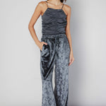Blusa gris oscuro Top Anise Grafito de la marca O-2025-621, vista frontal con diseño elegante y cómodo.