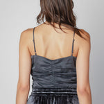 Blusa Top Anise Grafito de la marca O-2025-621, con diseño elegante y color gris oscuro en la imagen.