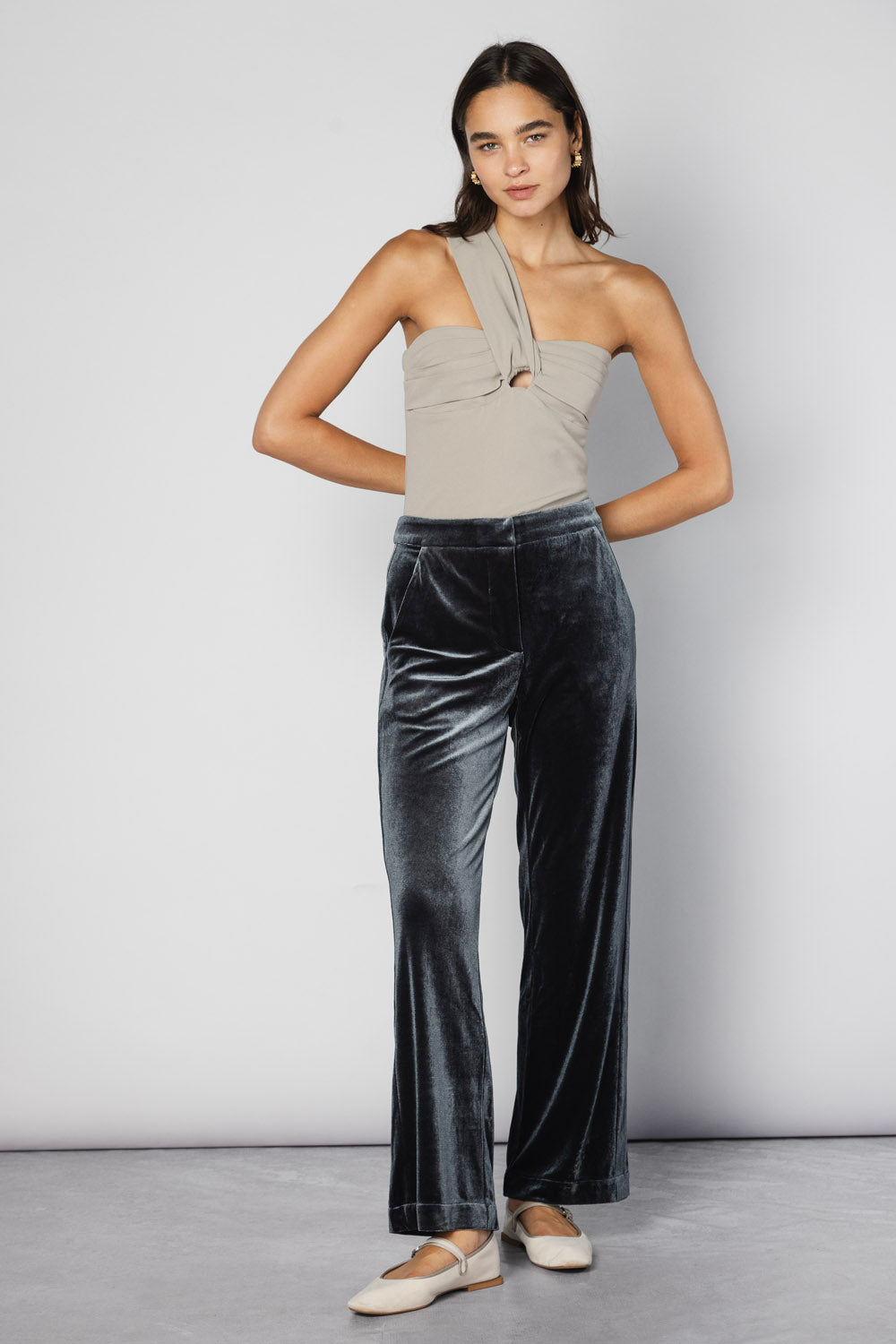 Blusa Bero de la marca FI-2025-601, en color neutro, con diseño elegante y corte cómodo, ideal para outfits casuales y formales.