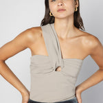 Blusa Top Bero de la marca FI-2025-601, de estilo casual con diseño moderno, en colores neutros y tejido suave.