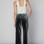 Pantalón Zulmi verde de la marca O-2025-811, pantalones largos con diseño moderno y ajuste cómodo, visible en la imagen.
